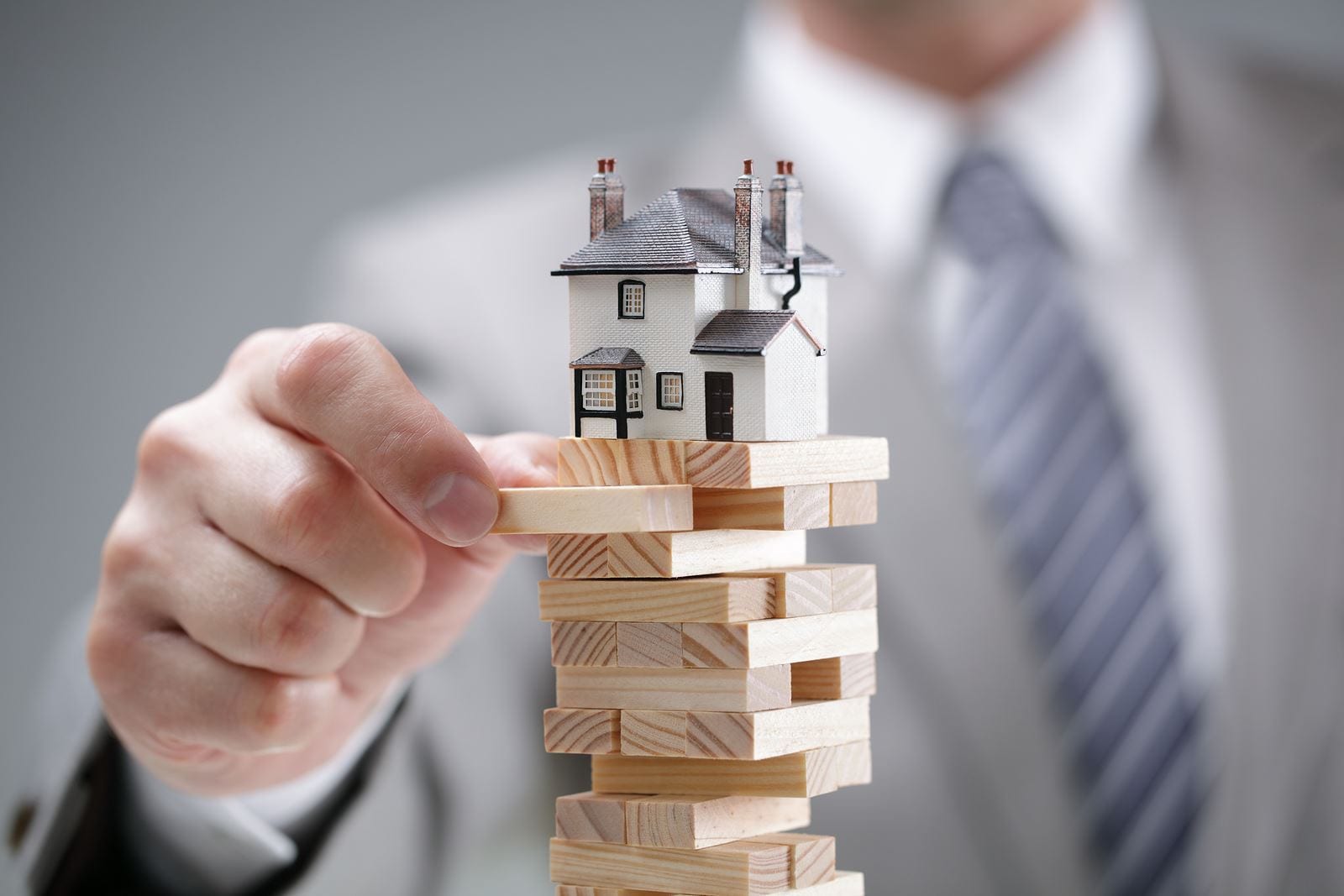 risk of investing in real estate