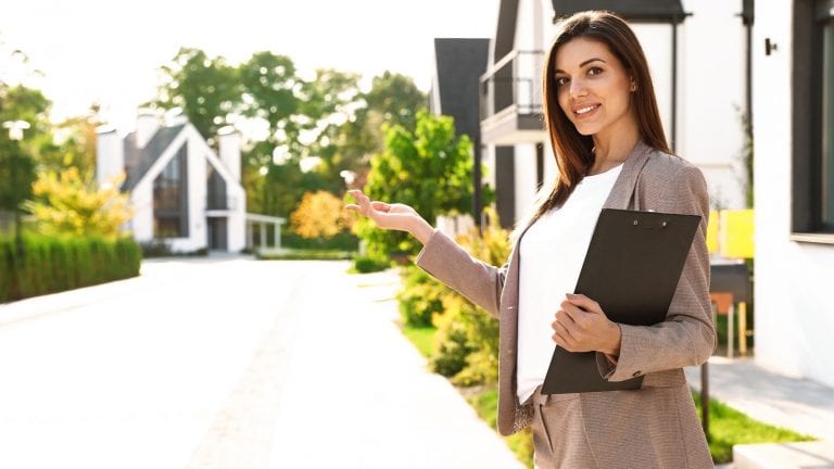 steps to becoming a luxury real estate agent