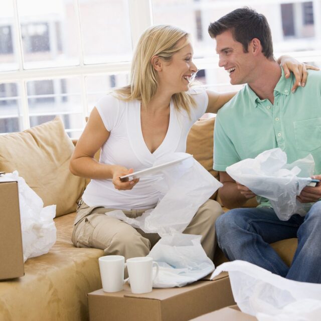 коливинги. Half work бренд. обстановка для комфорта. While living. We are young песня.