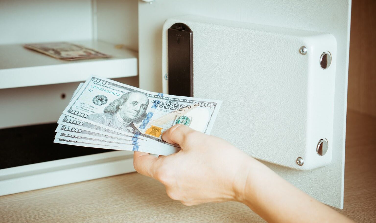 Airbnb Security Deposit Should You Charge It? Mashvisor