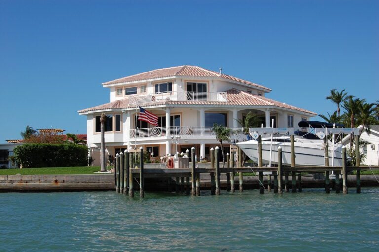 Best Places to Invest in Real Estate in Florida - Waterfront Homes