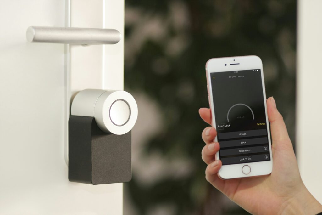 A mobile device and smart lock